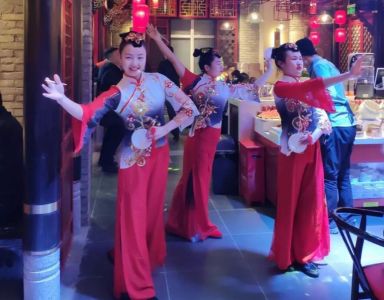 朝天門火鍋的裝修是統(tǒng)一的風格和模板嗎？