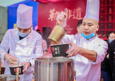來朝天門吃火鍋，才是節(jié)假日的正確打開方式！