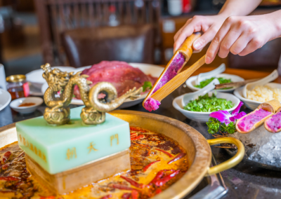 重慶有名氣的火鍋品牌有哪些？這家的歷史有點(diǎn)久遠(yuǎn)！