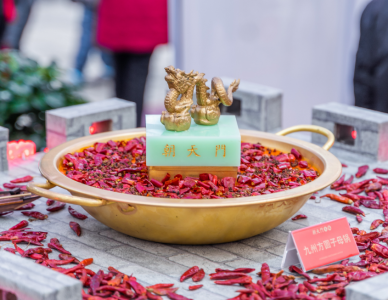 疫情反復(fù)，重慶火鍋加盟店們?cè)撊绾螒?yīng)對(duì)？