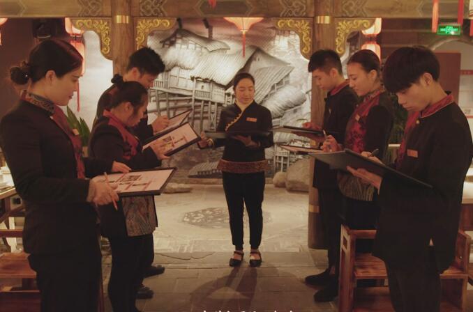 九宮格火鍋加盟店，如何合理為員工安排工作？