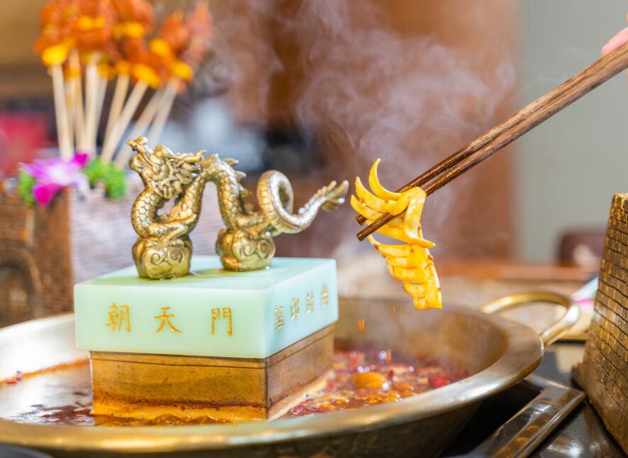 深圳開(kāi)火鍋加盟店，選擇什么品牌更有市場(chǎng)？