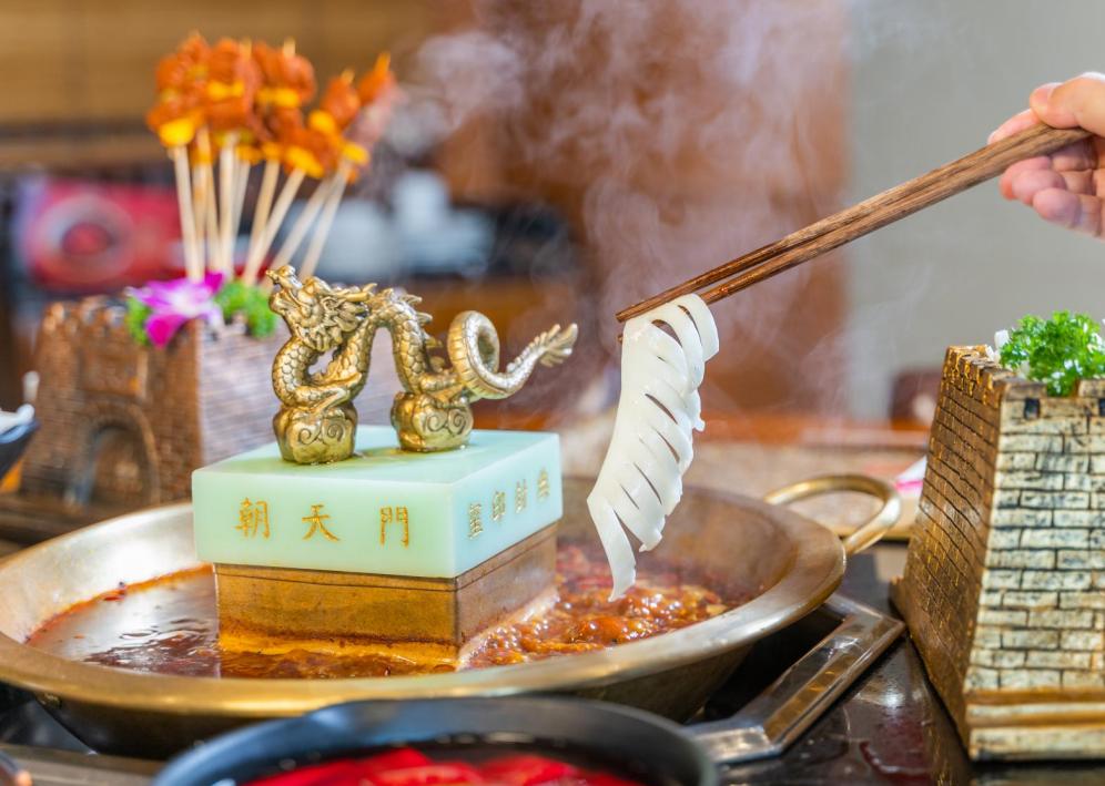 朝天門火鍋人氣如何？排隊(duì)場(chǎng)面堪比“春運(yùn)”！