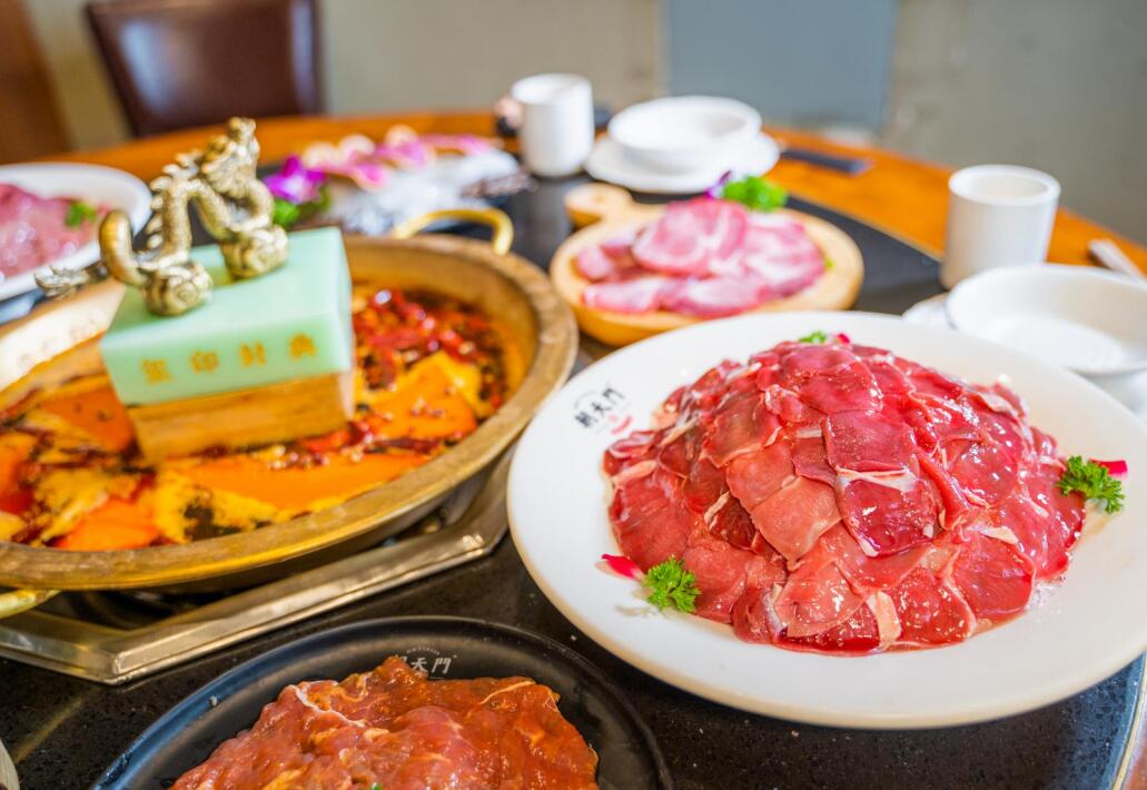 夏天吃火鍋有多痛快？來(lái)體驗(yàn)酣暢淋漓的感覺！
