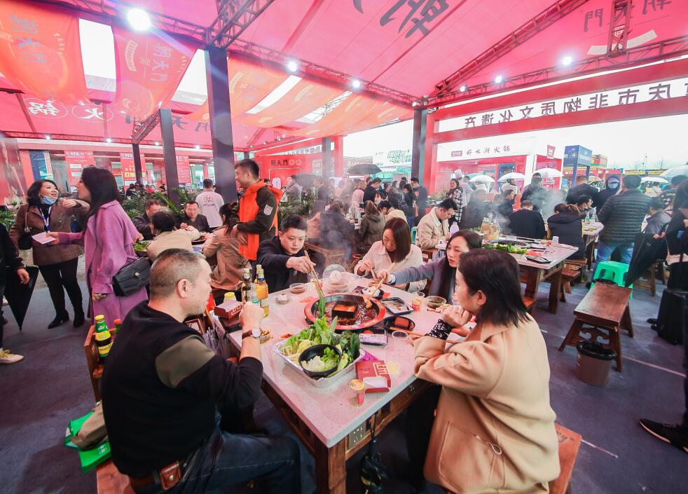 遼陽(yáng)開(kāi)火鍋加盟店需要哪些成本？
