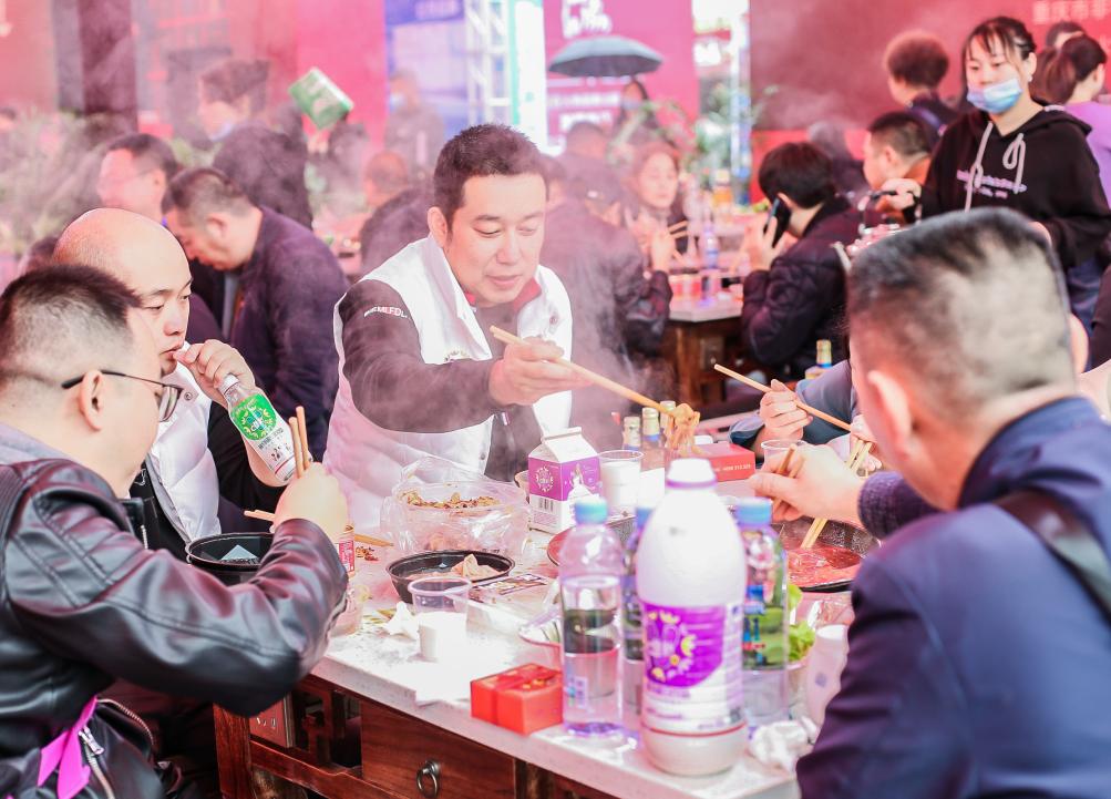 加盟朝天門火鍋如何？營(yíng)運(yùn)部提供全程保姆式扶持！