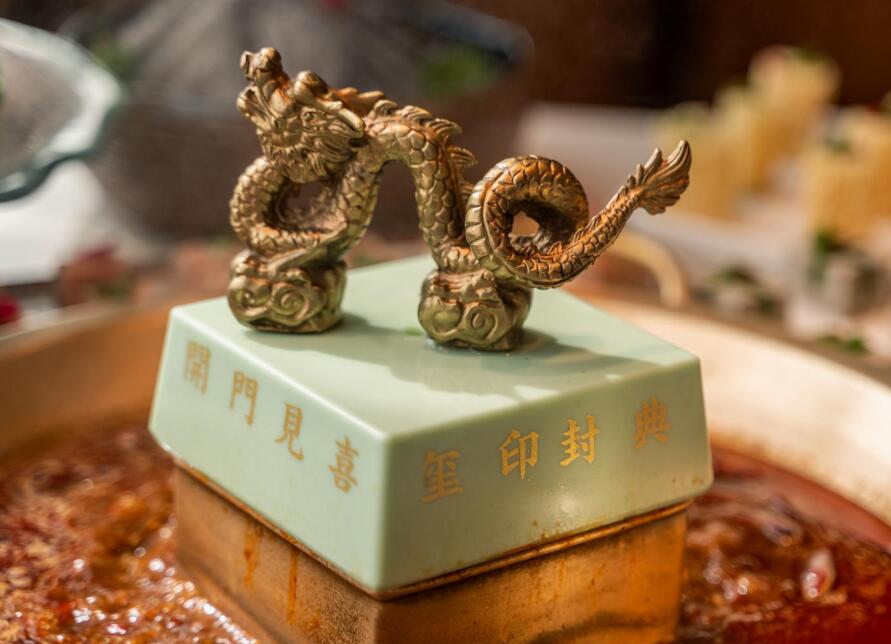 重慶南岸區(qū)開火鍋加盟店，怎樣打造新鮮感？