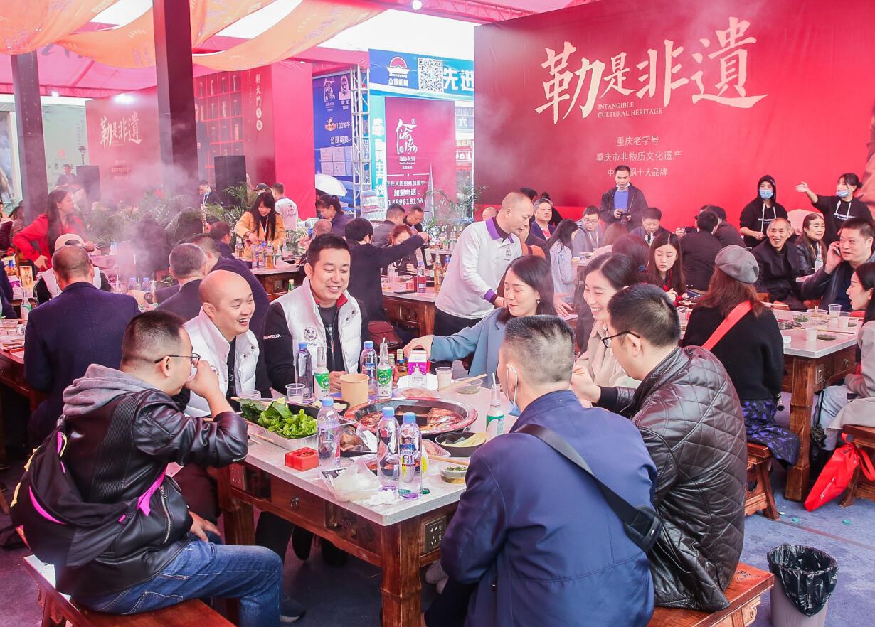 連鎖品牌火鍋加盟，必須從總部購(gòu)買(mǎi)底料嗎？