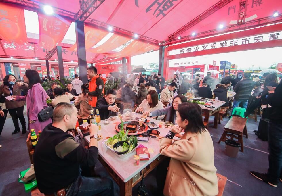 來(lái)重慶除了打卡網(wǎng)紅景點(diǎn)，還可以品嘗人間煙火！
