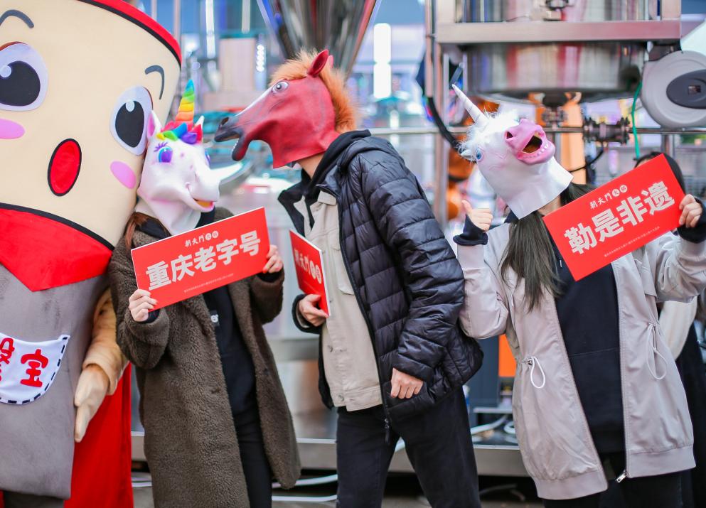 唱歌、換裝、劇本殺，火鍋店們玩起了哪些“跨界”？