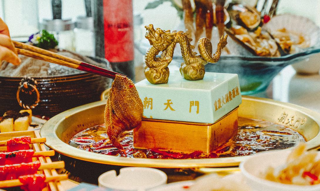 火鍋店熬制地溝油被罰巨款！餐飲食安時刻謹記！