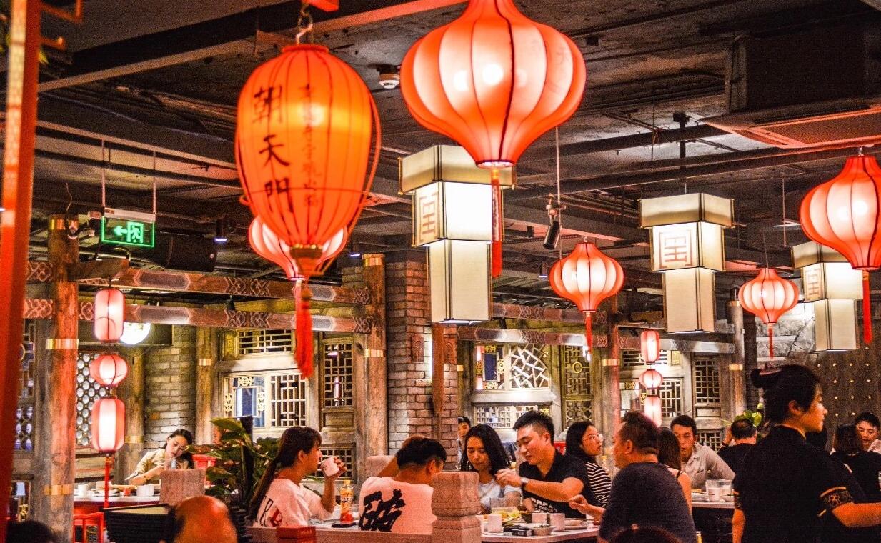 疫情下餐飲店火爆排隊(duì)，經(jīng)營(yíng)秘訣是什么？