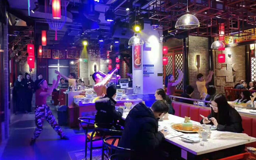 一年四季都排隊的火鍋店，到底有什么技巧？