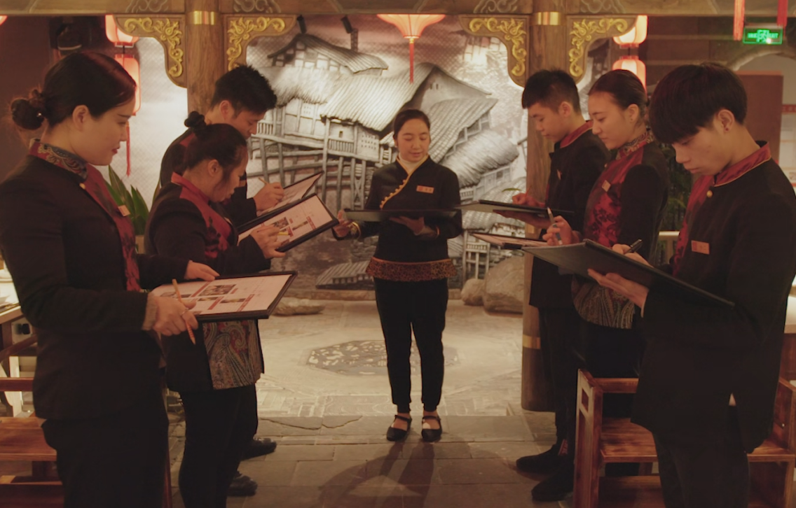 為什么大學(xué)生寧愿沒(méi)工作，也不愿意去當(dāng)服務(wù)員？