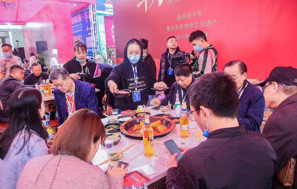 合格的餐飲服務員，到底該是怎樣的？請按這個標準！