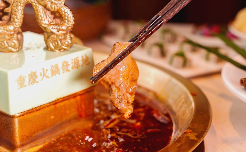 火鍋耙牛肉，好吃得不得了，難怪們店賣斷貨！