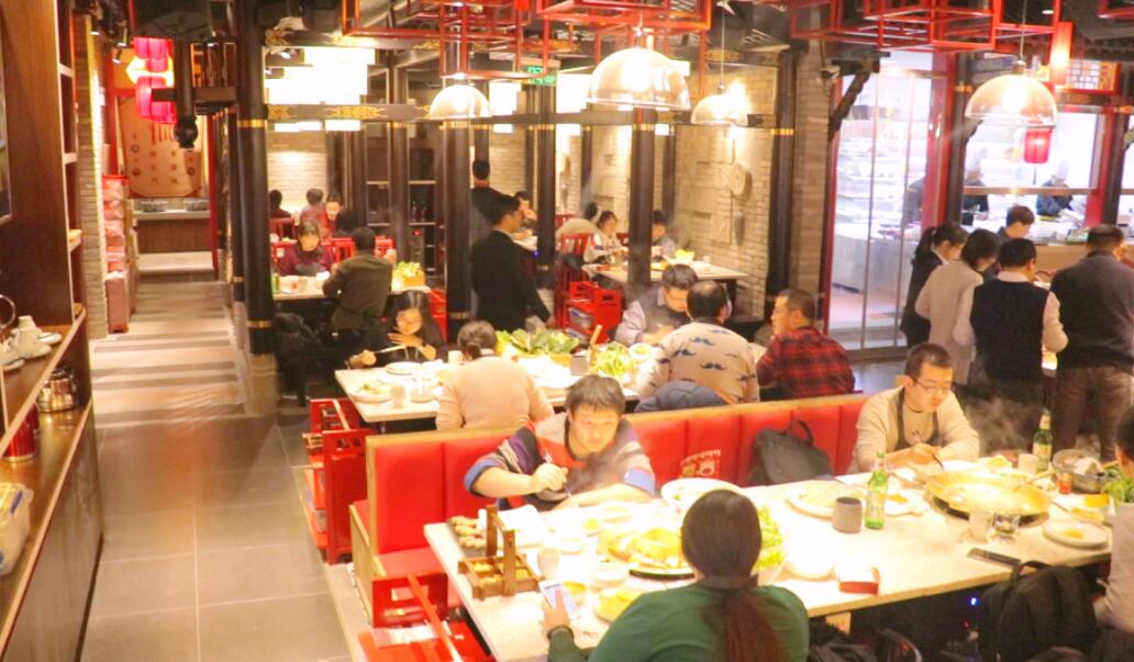 招5個服務(wù)員，可以開一家重慶火鍋店？