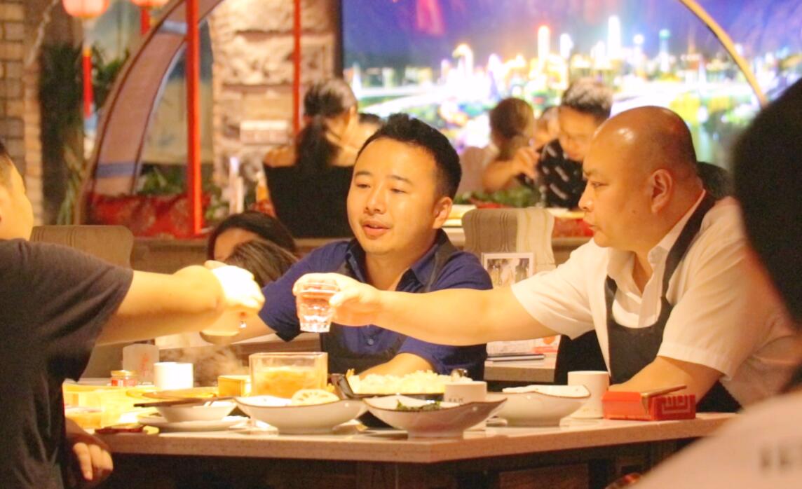 火鍋店選址在巷子里，如何招攬生意？